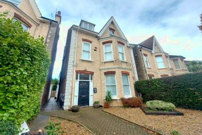 2 Bedroom Flat To Rent In Wilbury Gardens, Hove, BN3