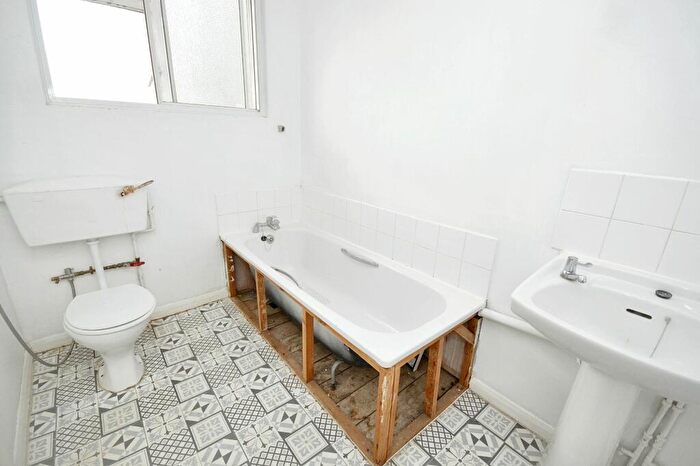 1 Bedroom Flat For Sale In B Scrubs Lane, Harlesden, London, NW10