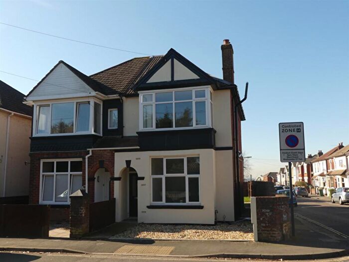 4 Bedroom Semi-Detached House To Rent In Woolston, Southampton, SO19