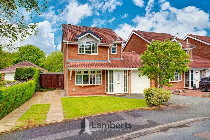3 Bedroom Detached House For Sale In Lineholt Close, Oakenshaw South, B98