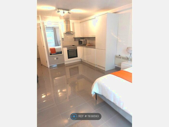 Studio To Rent In Dorchester House, London, W11