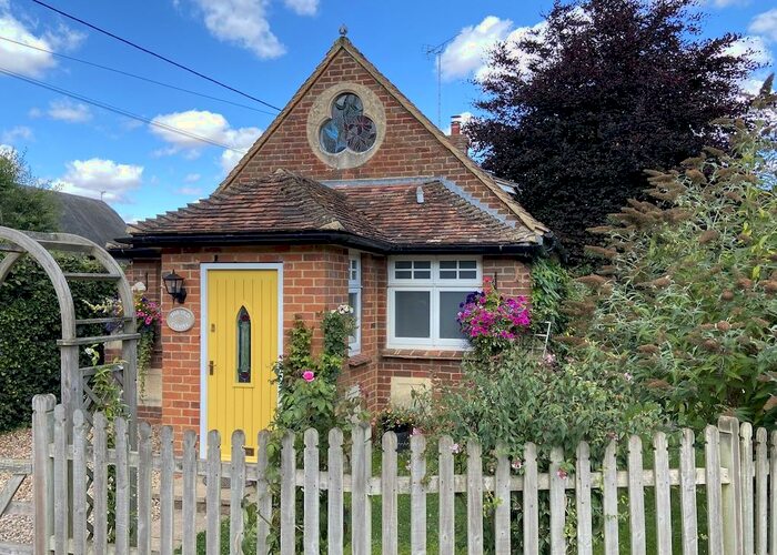 1 Bedroom Detached House For Sale In The Old Chapel, Russells Water, Henley-on-Thames, RG9