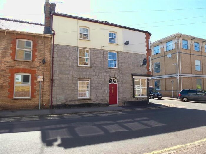 Studio To Rent In Victoria Street, Taunton, TA1