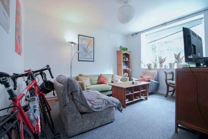 3 Bedroom Flat To Rent In Linslade House, Whiston Road, Haggerston, E2