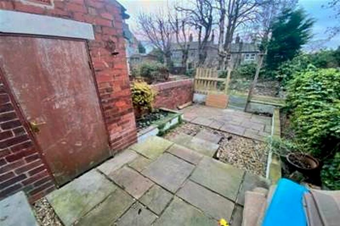 4 Bedroom Terraced House To Rent In Featherbank Grove, LS18