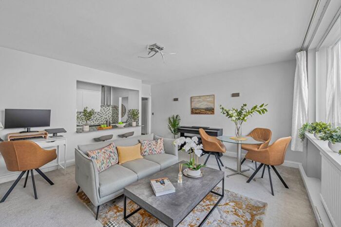 2 Bedroom Flat For Sale In Arundel Court, - Arundel Gardens, W11