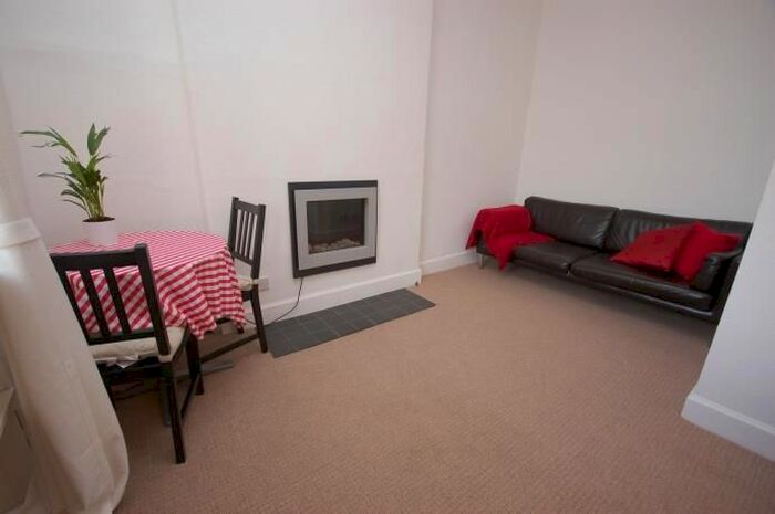 1 Bedroom Flat To Rent In St. Marys Street, Edinburgh, EH1