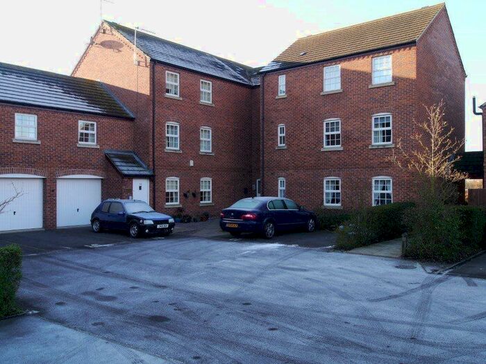 2 Bedroom Flat To Rent In Heron Court, Hinckley, LE10