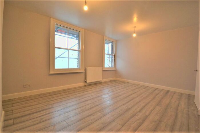 3 Bedroom Flat To Rent In Fifth Avenue, Queens Park, London, W10