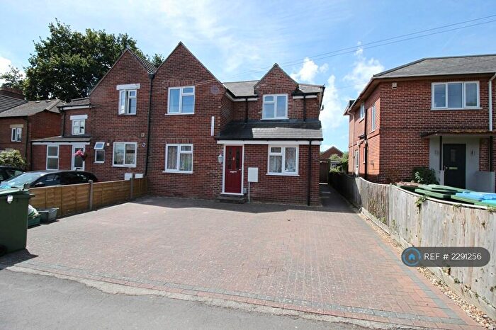 3 Bedroom Flat To Rent In Mayfield Road, Southampton, SO17