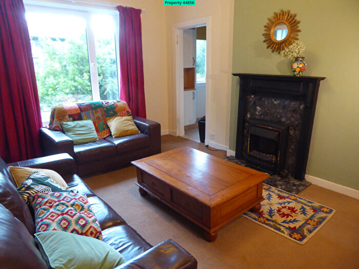 2 Bedroom Flat To Rent In Ripon Drive, Glasgow, G12