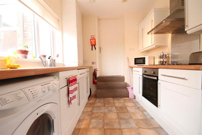 3 Bedroom Apartment To Rent In Stratford Road, Heaton, NE6