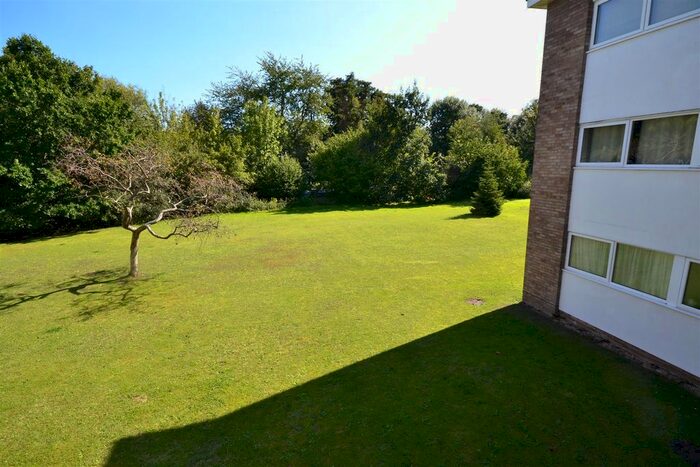 2 Bedroom Flat To Rent In Sycamore Road, Croxley Green, Hertfordshire, WD3