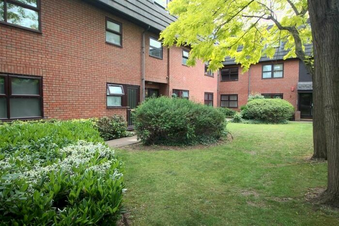 2 Bedroom Flat To Rent In Diamond Court, Park Lane, Hornchurch, RM11