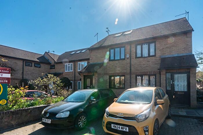 3 Bedroom Semi-Detached House To Rent In Sycamore Hill, London, N11