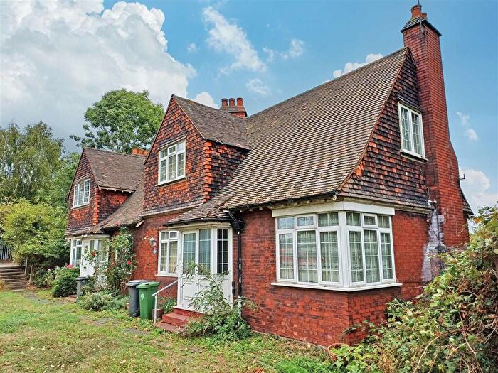 3 Bedroom Semi Detached House For Sale In Harbet Road, London, E4