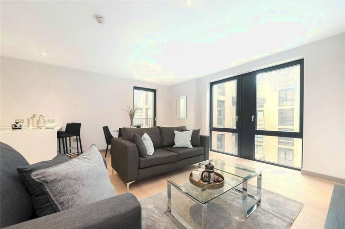 2 Bedroom Flat To Rent In Bellwether Lane, London, SW18