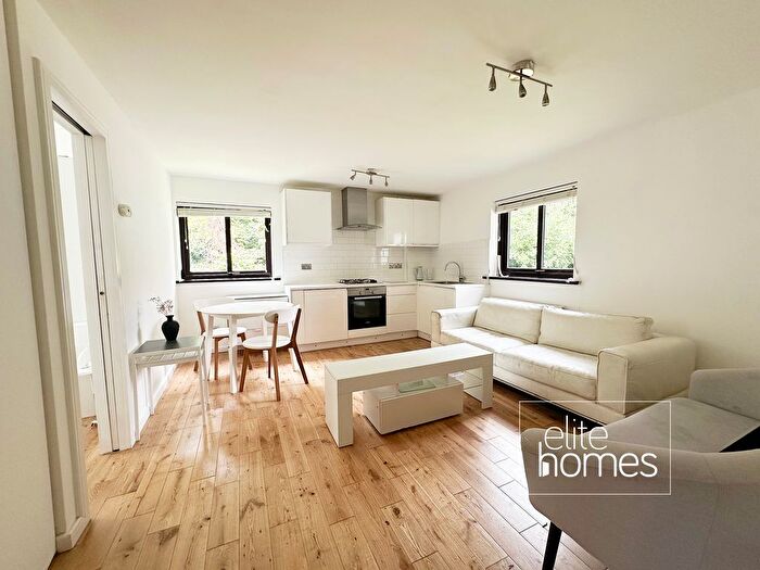 1 Bedroom Flat For Sale In Wheatley Close, London, NW4