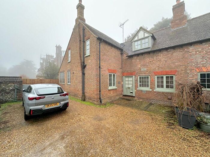 3 Bedroom Cottage To Rent In Barwythe Hall, Pedley Hill, Studham, LU6