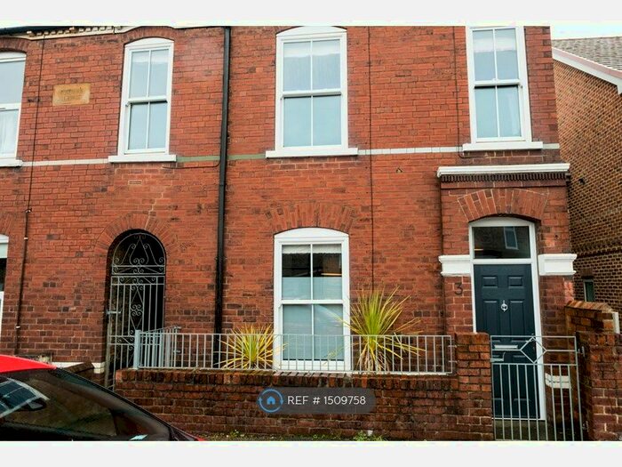 3 Bedroom Semi-Detached House To Rent In Hawthorn Grove, York, YO31
