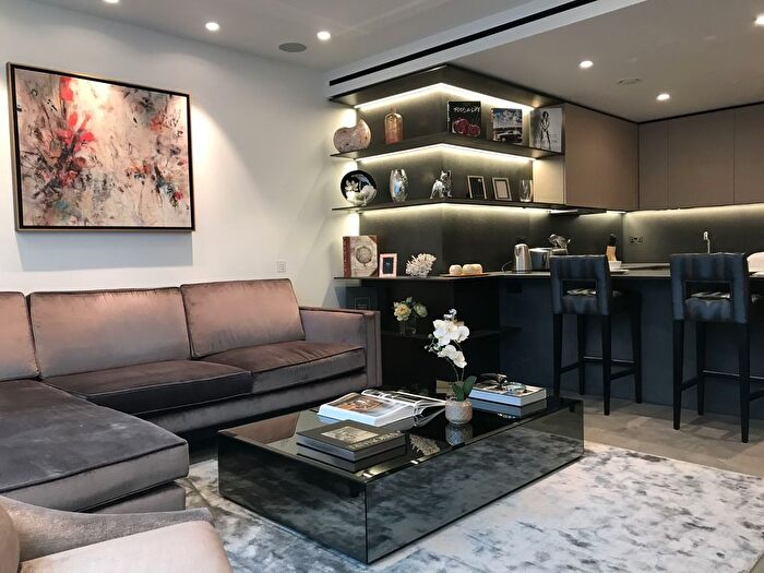 2 Bedroom Flat To Rent In Buckingham Palace Road, London, SW1W