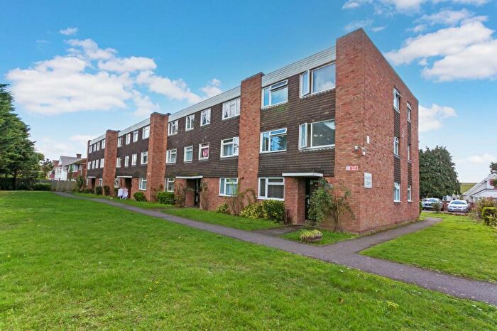 1 Bedroom Flat For Sale In Malvern Court, Hill Rise, Langley, SL3