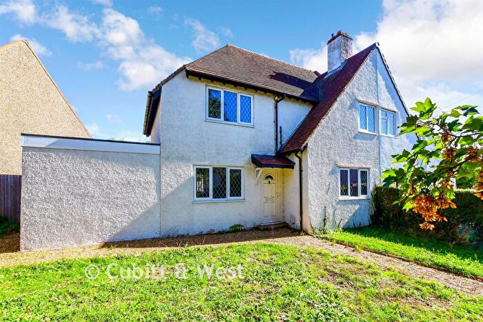 3 Bedroom Semi-Detached House For Sale In Park Way, Havant, Hampshire, PO9