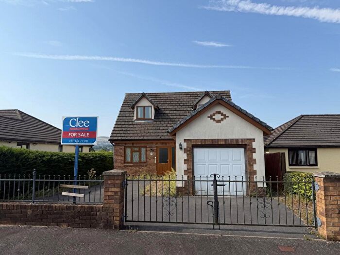 3 Bedroom Detached House For Sale In Golwg Y Mynydd, Llangadog, Carmarthenshire., SA19