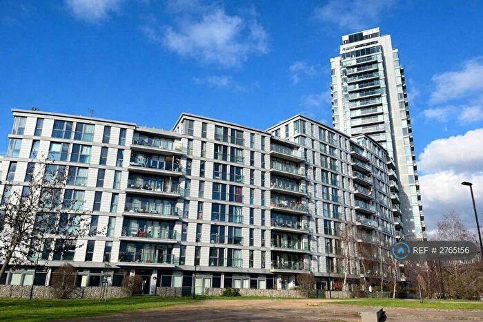 2 Bedroom Flat To Rent In The Crescent, London, SE8