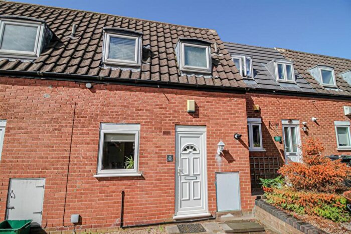 2 Bedroom Town House To Rent In Rushmere Walk, Arnold, Nottingham, NG5