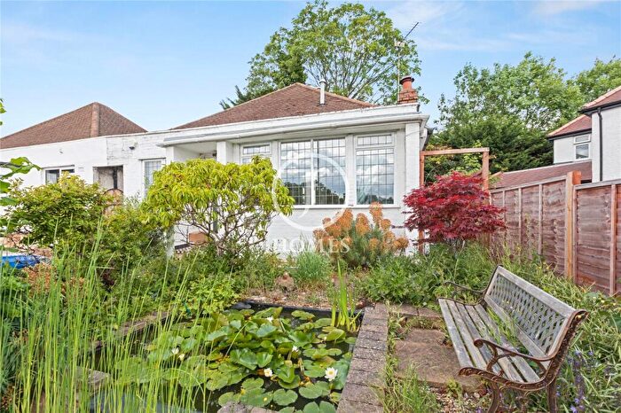 3 Bedroom Bungalow For Sale In Ridge Close, London, NW4