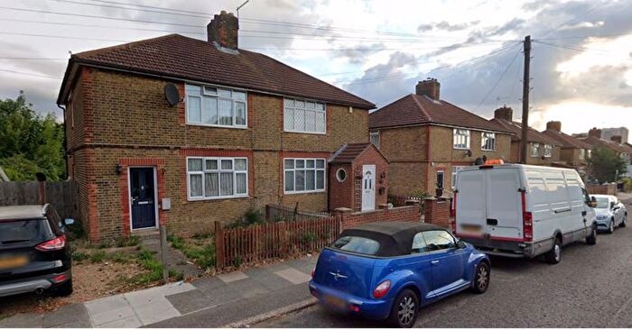 Studio To Rent In Northern Avenue, Edmonton, London, N9