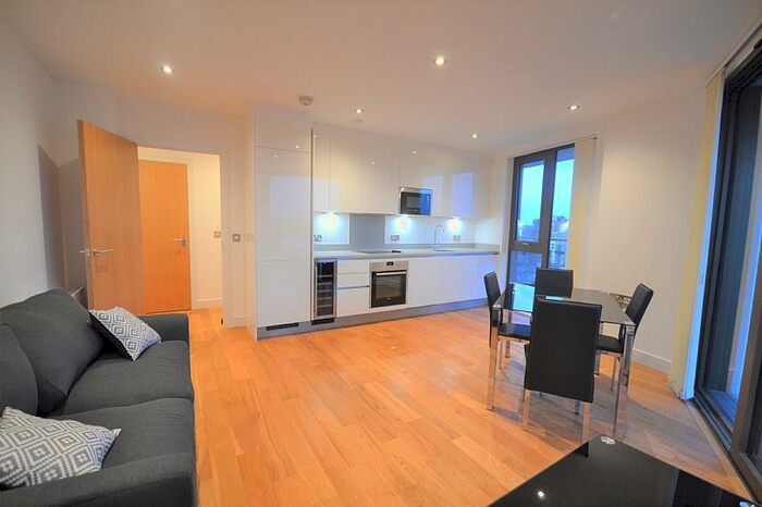 2 Bedroom Flat To Rent In Gateway House, Regents Park Road, Finchley, N3