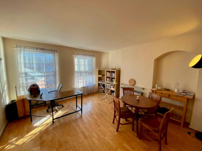 2 Bedroom Flat To Rent In Kings Court, Commerce Square, NG1