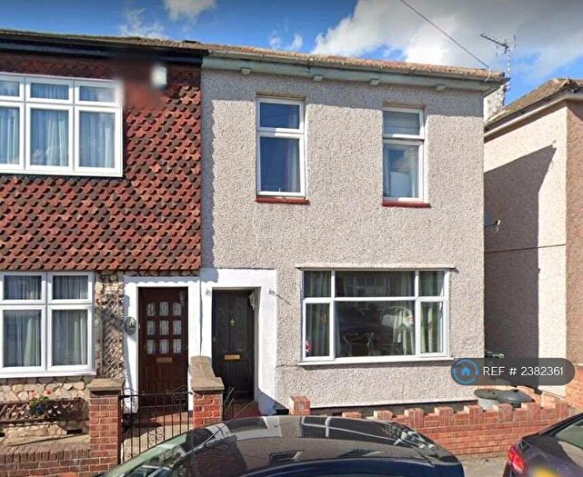 3 Bedroom Semi-Detached House To Rent In Queens Road, Welling, DA16