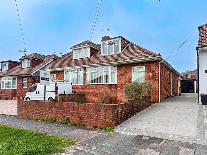 3 Bedroom Semi-Detached Bungalow For Sale In Kelvin Grove, Portchester, PO16