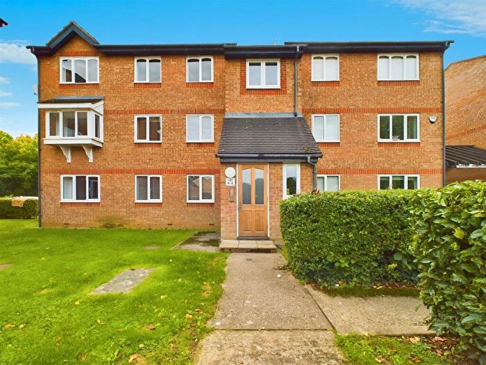 2 Bedroom Flat To Rent In Wedgewood Road, Hitchin, Hertfordshire, SG4