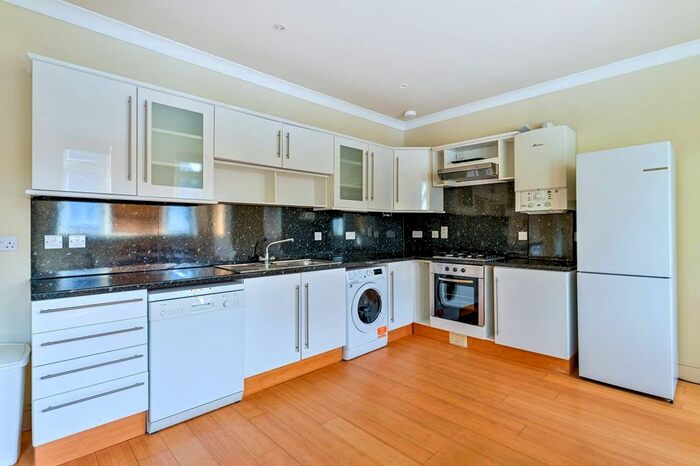 3 Bedroom Flat To Rent In Alric Avenue, New Malden, KT3