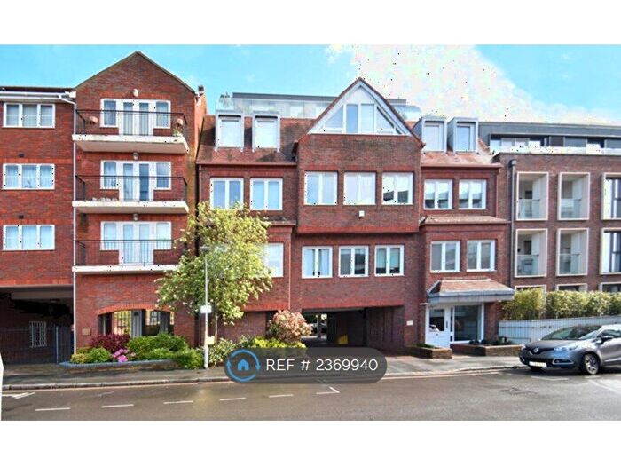 1 Bedroom Flat To Rent In Station Road, Gerrards Cross, SL9