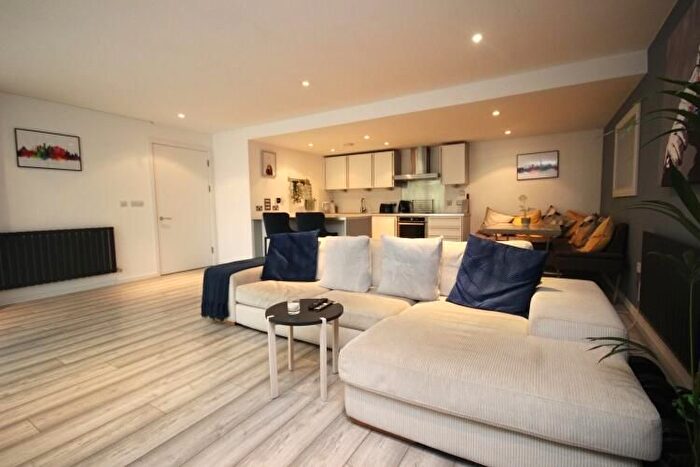 1 Bedroom Flat To Rent In High Street, Staines-Upon-Thames, TW18