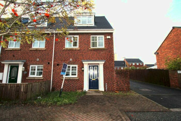 3 Bedroom End Of Terrace House To Rent In Palmer Walk, Jarrow, Tyne And Wear, NE32