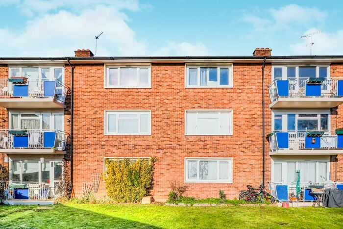 2 Bedroom Flat To Rent In Farm Road, Esher, KT10