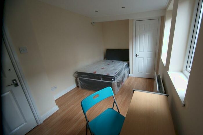 7 Bedroom Terraced House To Rent In High Cliffe, Burley, Leeds, LS4