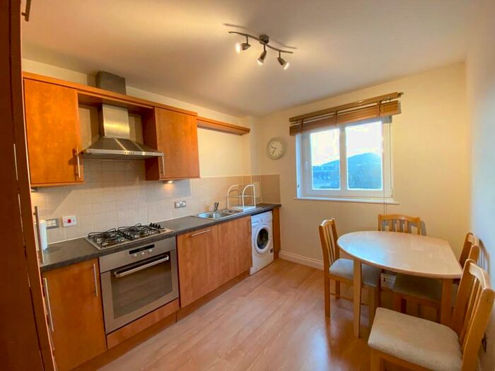 2 Bedroom Flat To Rent In Brunswick Road, Hillside, Edinburgh, EH7