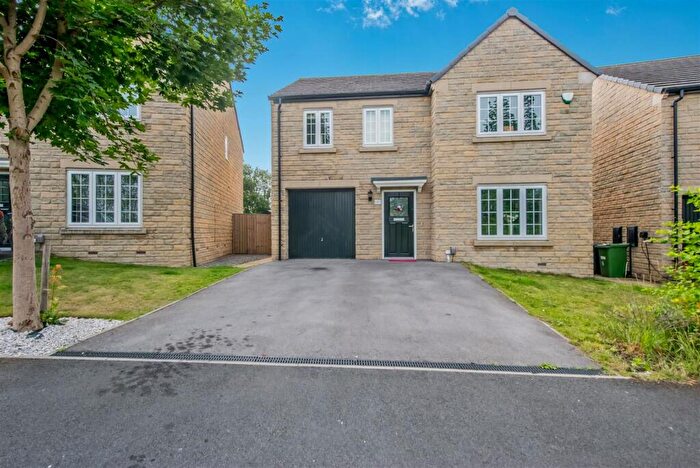 4 Bedroom Detached House For Sale In Pullman Crescent, Lower Worltey, Leeds, LS12