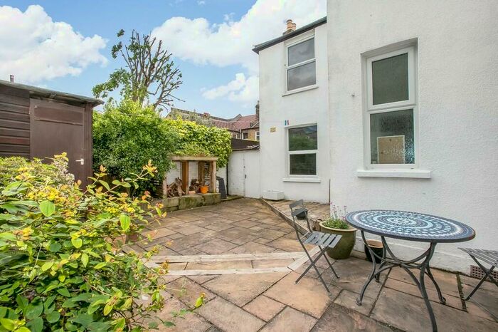 2 Bedroom Apartment To Rent In Radford Road, SE13