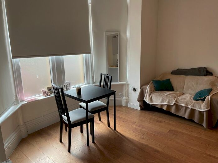 1 Bedroom Flat To Rent In Hyde Terrace, Leeds, LS2