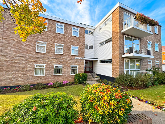 2 Bedroom Apartment For Sale In Kings Road, Westcliff-on-Sea, SS0