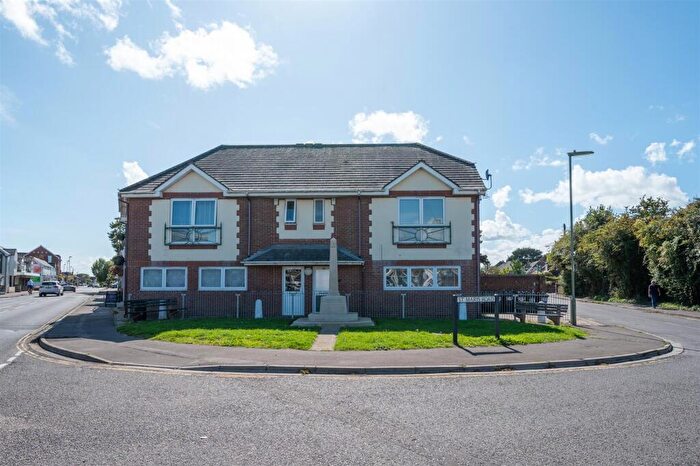 2 Bedroom Flat To Rent In Elm Grove, Hayling Island, PO11