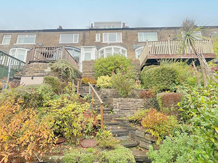 3 Bedroom House For Sale In Park View Avenue, Northowram, Halifax, HX3